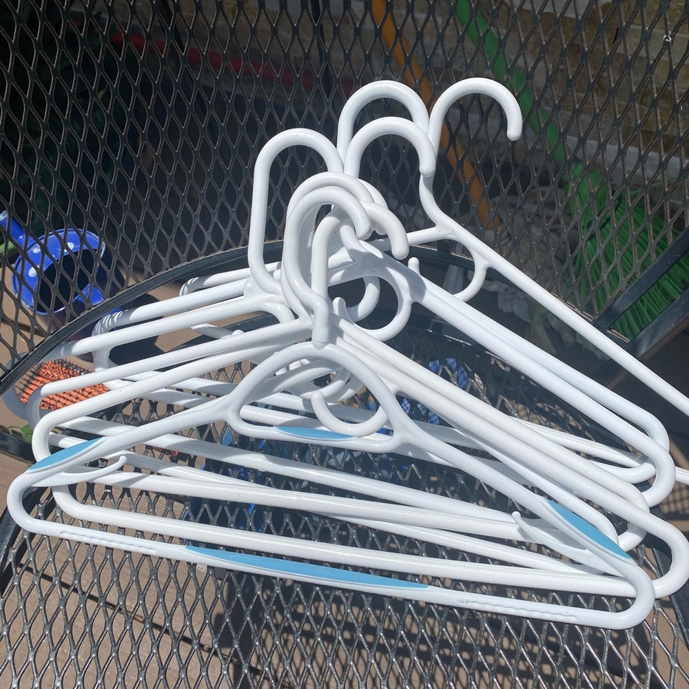 7 heavy duty hangers